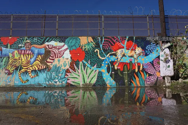 MÉXICO: arte em muro na cidade de Tijuana, na fronteira com os Estados Unidos / Sandy Huffaker/Getty Images
