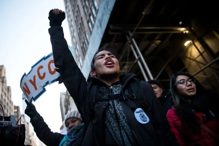 NOVA YORK: Imigrantes protestam contra medidas anti-imigração nos Estados Unidos; 31% da população da cidade é estrangeira / Drew Angerer/Getty Images