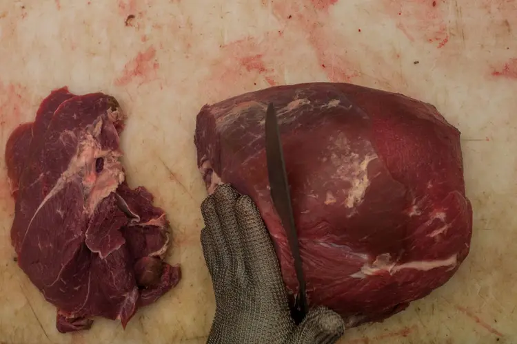 CARNE: Exportações brasileiras de carne bovina estão em queda livre  / Victor Moriyama/Getty Images