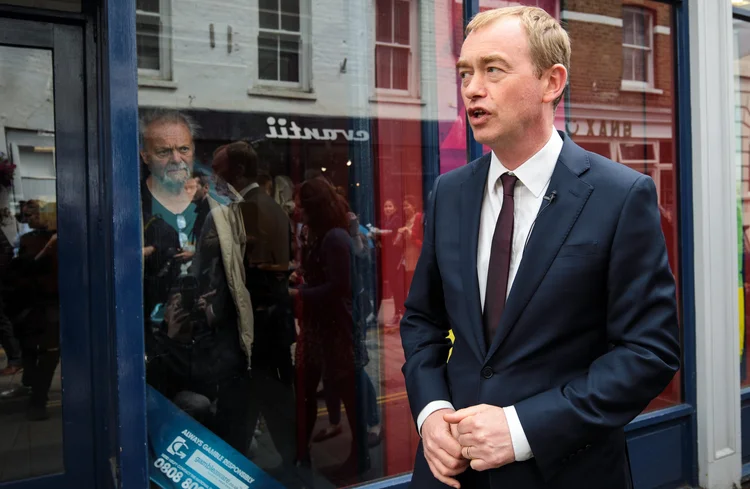 Tim Farron: Farron disse que seguirá na liderança até o recesso do verão local (Jack Taylor/Getty Images)