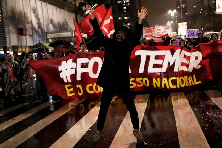 PROTESTO EM SÃO PAULO: a vantagem é que o golpe foi desferido em clima ainda propenso ao otimismo / Nacho Doce/ Reuters