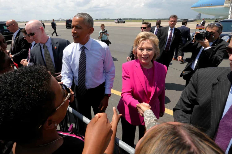 OBAMA E HILLARY: a candidata foi duramente criticada em análise do FBI / Jonathan Ernst/ Reuters