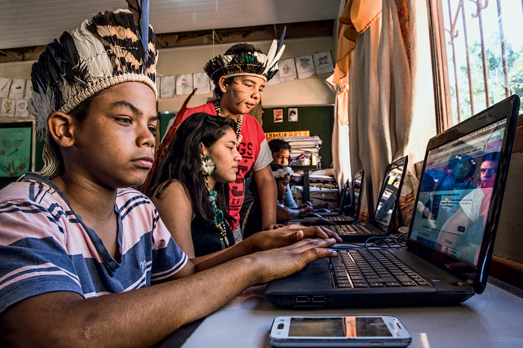 Índios conectados: no interior de Minas, 60 estudantes indígenas passaram a ter acesso à banda larga (Fabiano Accorsi/Exame)