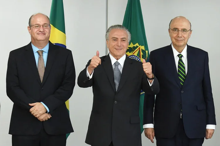 ILAN GOLDFAJN, MICHEL TEMER E HENRIQUE MEIRELLES: a dominância fiscal expõe os economistas a um dilema moral: ante uma inflação ainda elevada, o que se deve fazer com os juros? / Getty Images