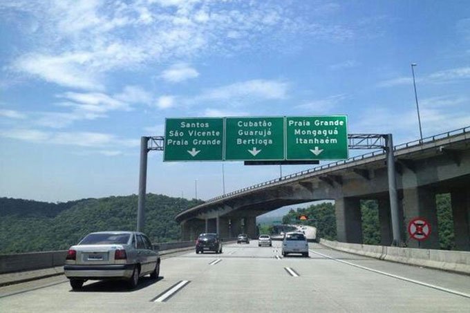 Motorista encontra lentidão nas rodovias litorâneas de São Paulo