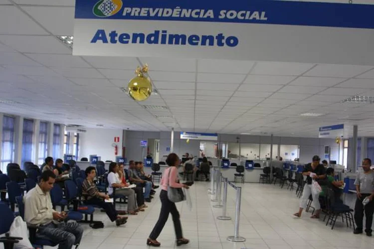 INSS: Ao todo, 300 policiais federais cumprem nove mandados de prisão e dezenas de mandados de busca e apreensão (Rodrigo Clemente/VEJA)