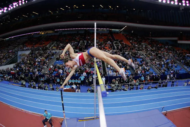 YELENA ISINBAYEVA: bi-campeã olímpica do salto com vara afirmou que vai recorrer de sua suspensão por doping a uma corte de direitos humanos / Michael Steele/Getty Images