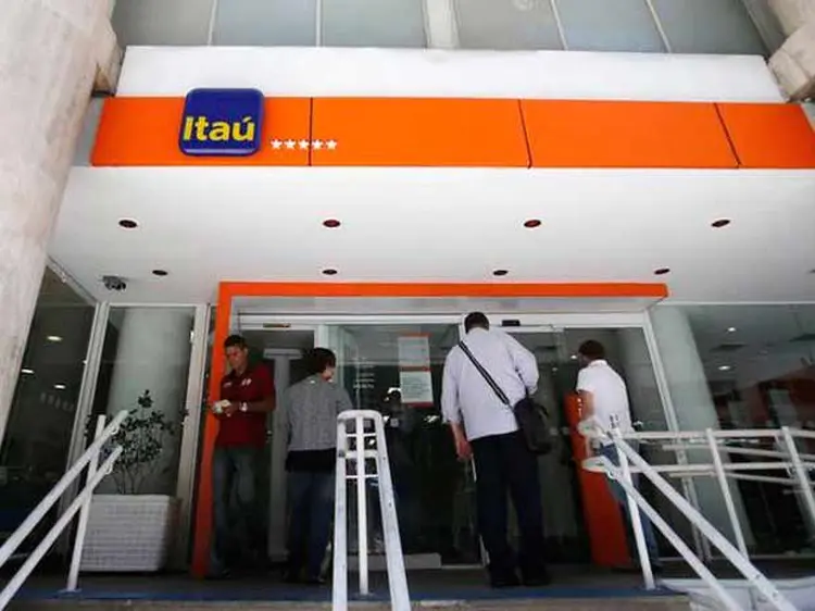 ITAÚ: começa a valer nesta segunda-feira as novas regras para o uso do rotativo do cartão de crédito / Reuters