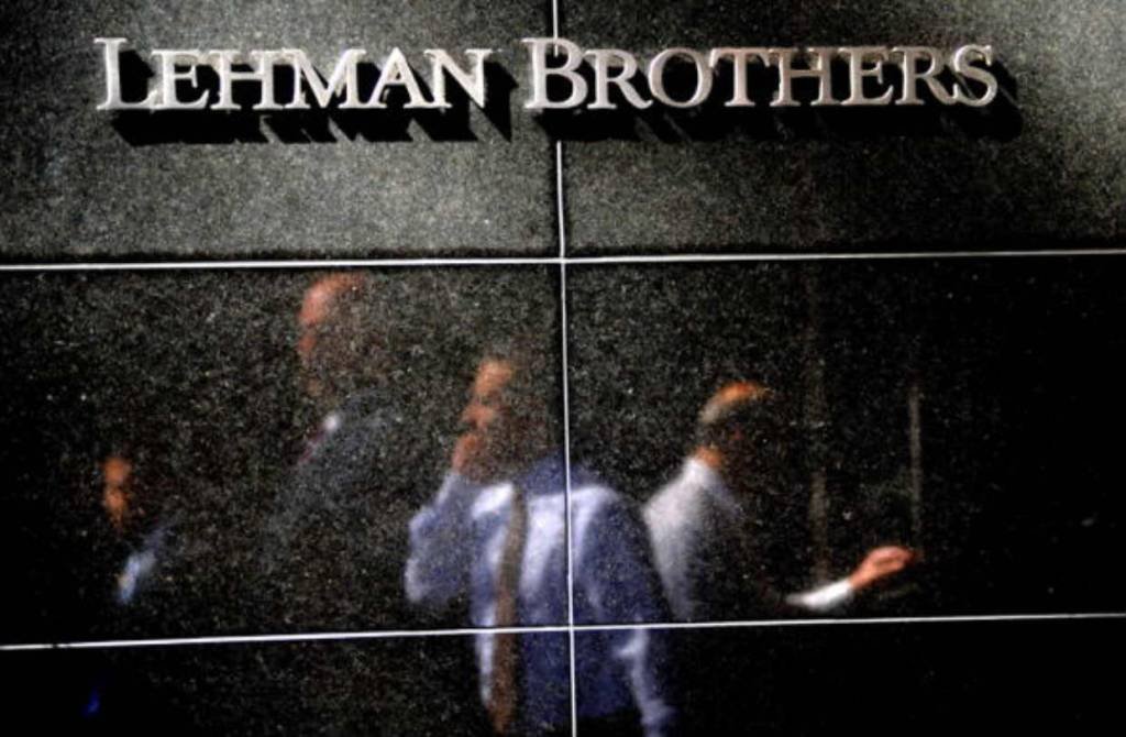 Uma década após Lehman, investidor ainda evita ações de bancos