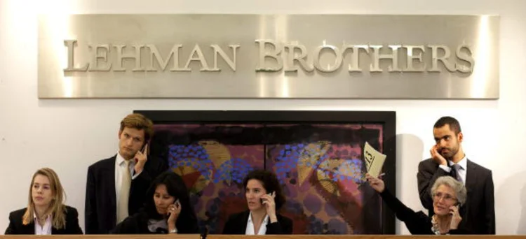 LEHMAN BROTHERS: oito anos após colapso do banco, não há sinais de uma recuperação forte em lugar algum, e as percepções de oportunidades de investimento no setor privado continuam fracas / Bloomberg / Getty Images