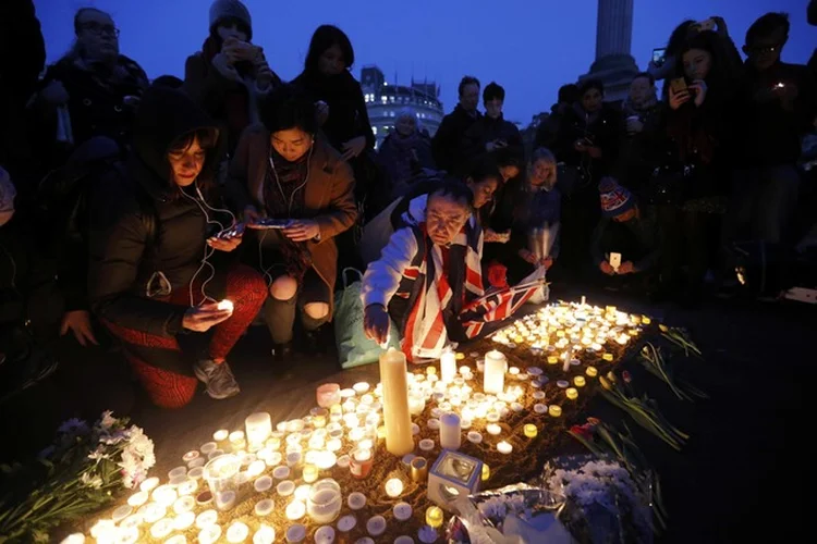 HOMENAGEM A VÍTIMAS EM LONDRES: cada vez mais, a identidade “muçulmano” aparece como em oposição ao Ocidente. Esse é o verdadeiro perigo / Darren Staples/ Reuters