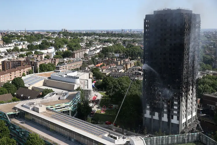 Londres: o revestimento do edifícil não atendia os testes adequados de segurança (Neil Hall/Reuters)