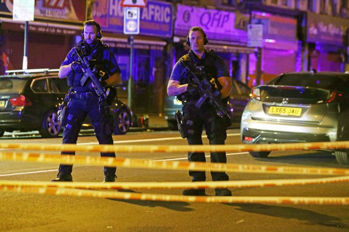 Polícia de Londres investiga atropelamento como terrorismo