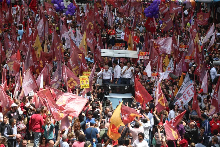 CAMPANHA DE HADDAD EM SP: a dívida caiu de 74 bilhões para 27,5 bilhões de reais, mas o custeio da folha de pagamento subiu de 26% para 41% &#8211; um retrato do Brasil / Paulo Pinto / AGPT