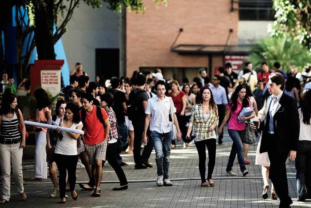 MEC adia prazo de adesão de faculdades ao Novo Fies