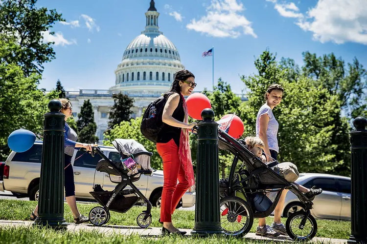 Mães americanas: no país, não há licença-maternidade remunerada (Samuel Corum/Getty Images)