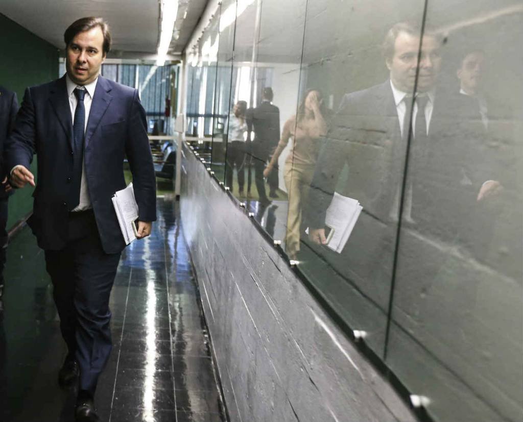 Fachin não libera investigação contra Maia para sorteio