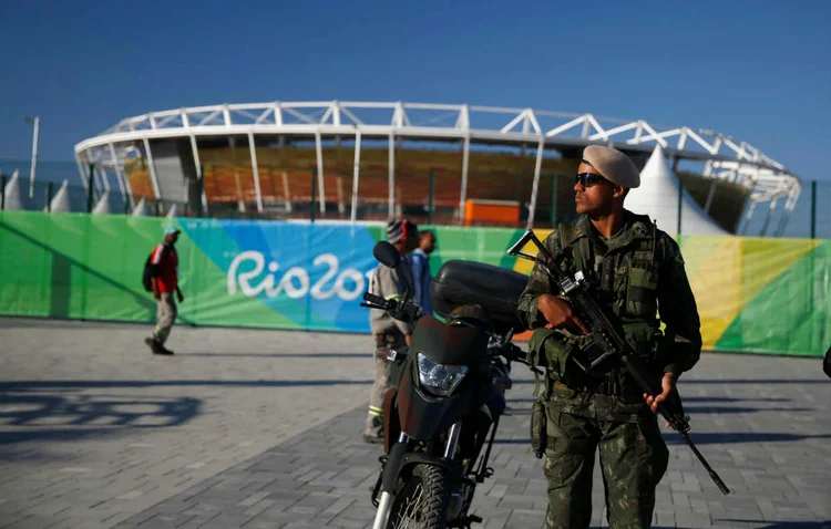 MILITARES: ao todo, 48.000 vão atuar na segurança da cidade durante os Jogos Olímpicos  / Pilar Olivares/ Reuters