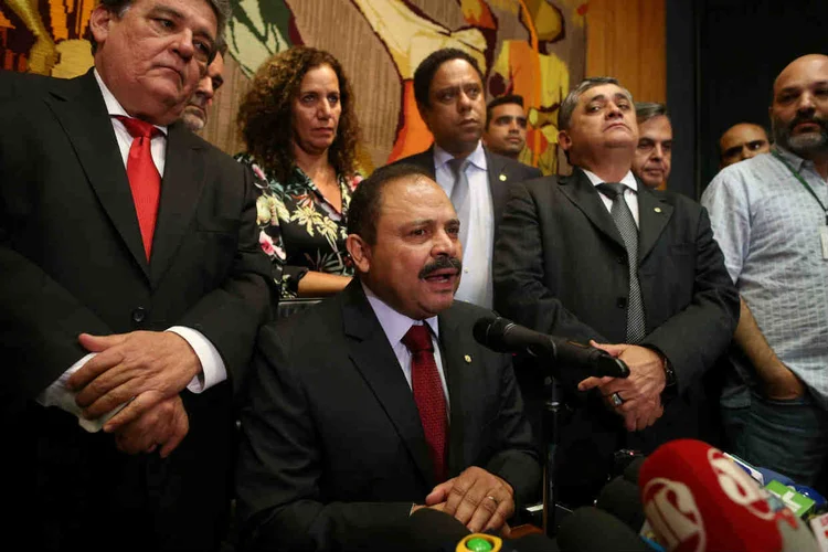 O PRESIDENTE INTERINO EM COLETIVA NESTA SEGUNDA: perto da meia-noite, ele desistiu da anulação / Adriano Machado/ Reuters