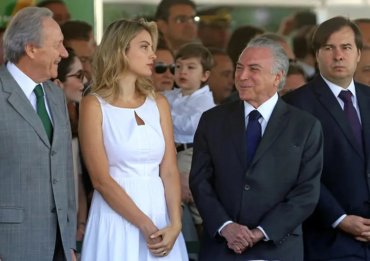 LEWANDOWSKI, MARCELA E TEMER: o presidente não usou a faixa, e ouviu protestos vindos das arquibancadas  / Adriano Machado/ Reuters