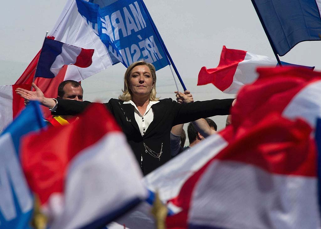 Trump ganha, Le Pen vibra