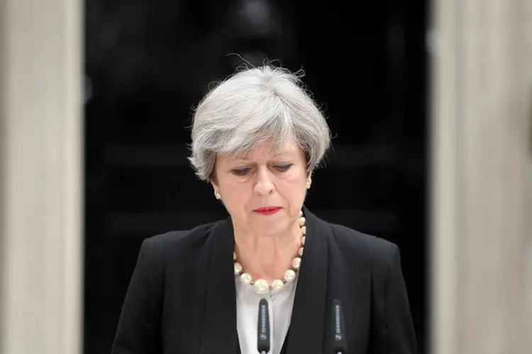 MAY FALA À IMPRENSA NESTA TERÇA-FEIRA: faltam apenas duas semanas para os britânicos irem às urnas  / Toby Melville/ Reuters