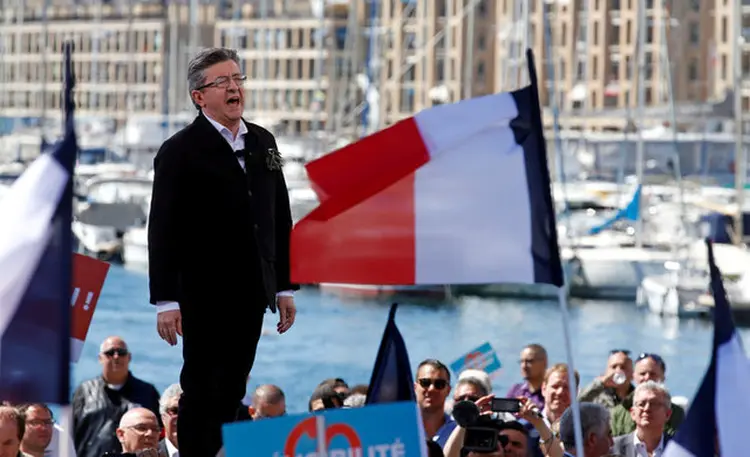 MÉLENCHON, EM MARSELHA: ele quer fechar a economia, mas ganha espaço pelas críticas a Le Pen  / Jean-Paul Pelissier/ File Photo