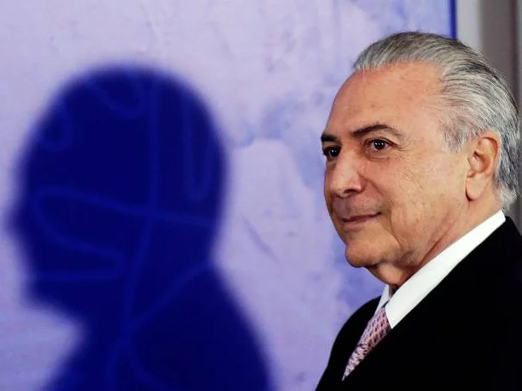 MICHEL TEMER: presidente inteirino encontra os ministros Henrique Meirelles (Fazenda), Dyogo Oliveira (Planejamento) e Eliseu Padilha (Casa Civil) e líderes do Congresso / Ueslei Marcelino / Reuters