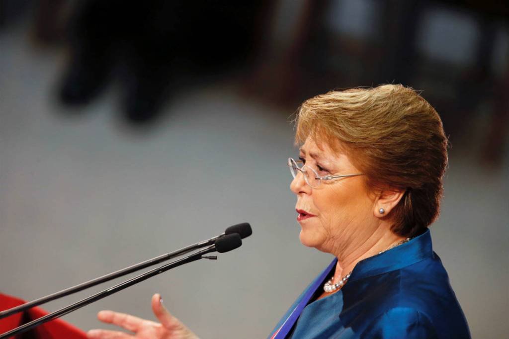 Michelle Bachelet: "Cumprirei com toda a minha força, com toda a minha energia e minhas convicções esta grande tarefa que busca dar dignidade e bem-estar a todas as pessoas" (Reuters/Rodrigo Garrido)
