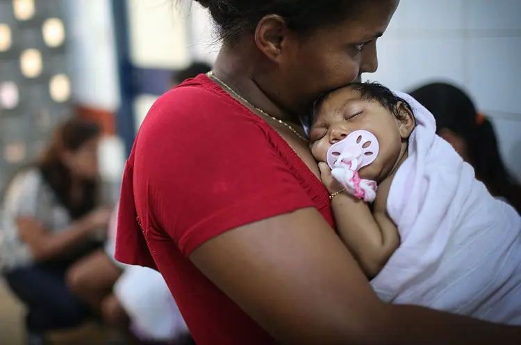 Até maio deste ano, há confirmação de 3.194 casos de alterações no crescimento relacionados ao Zika vírus (Mario Tama/Getty Images)