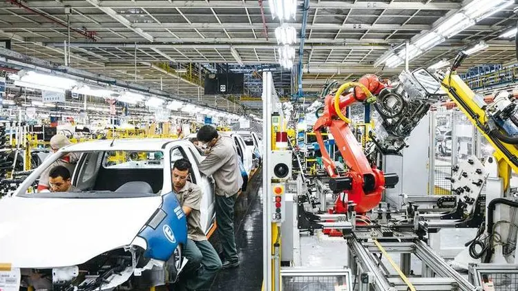 MONTADORAS: Os cerca de 5 mil funcionários do setor produtivo da General Motors terão férias coletivas de 27 de fevereiro a 27 de março, em São Caetano do Sul / Germano Lüders