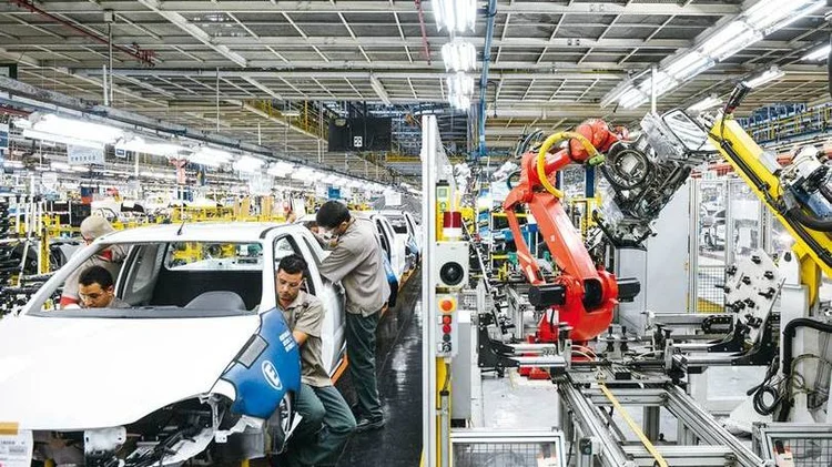 MONTADORAS: Os cerca de 5 mil funcionários do setor produtivo da General Motors terão férias coletivas de 27 de fevereiro a 27 de março, em São Caetano do Sul / Germano Lüders