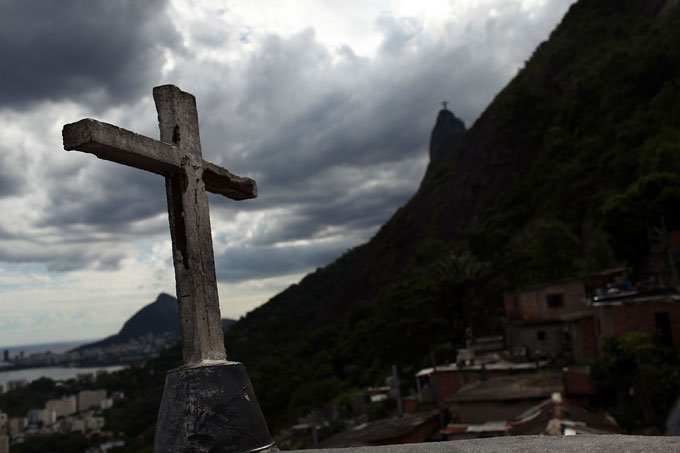 A cada hora, mais de três jovens são assassinados no Brasil