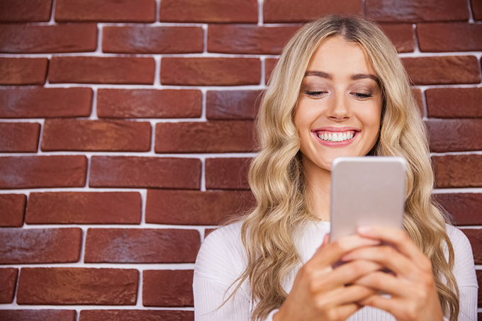Celular: "Dispositivos mobile só vão ficar mais importantes à medida que consumidores se sentem mais confortáveis usando métodos de pagamento móveis" (Reprodução/Thinkstock)