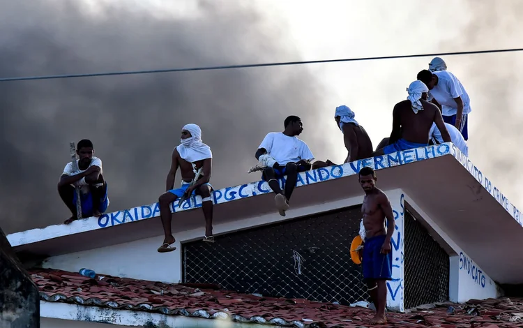 REBELIÃO EM NATAL: depois do confronto entre facções, detentos colocaram fogo em um dos pavilhões na quinta-feira / Josemar Goncalves/Reuters (Josemar Goncalves/Reuters)