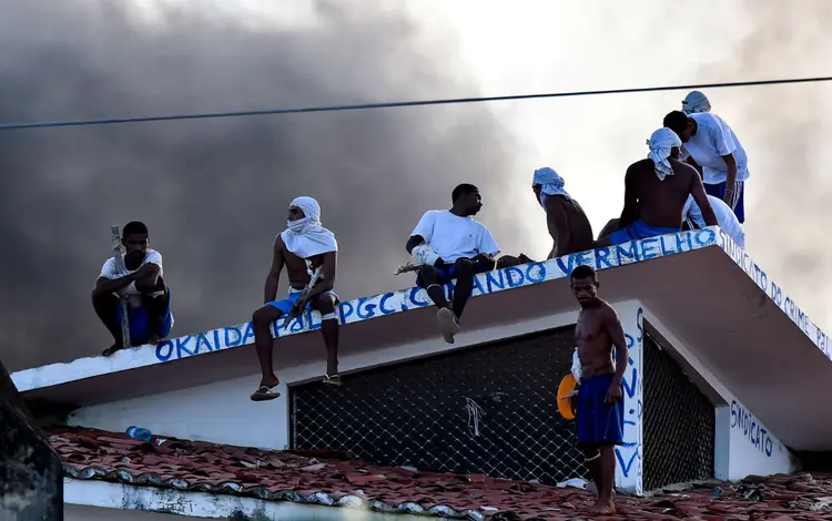 REBELIÃO EM NATAL: depois do confronto entre facções, detentos colocaram fogo em um dos pavilhões na quinta-feira / Josemar Goncalves/Reuters