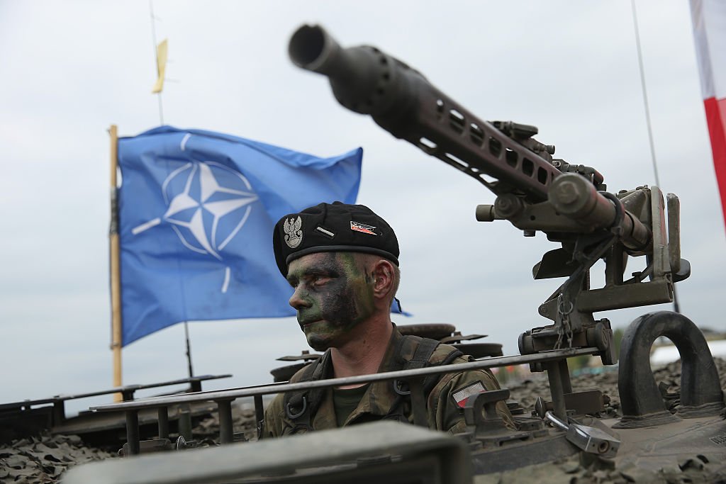 Otan está pronta para confronto direto com a Rússia, diz chefe de comitê militar