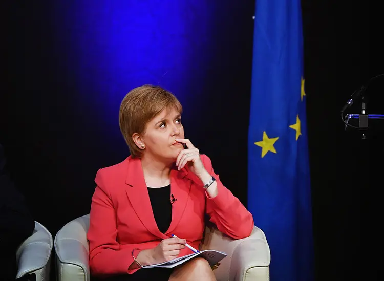 NICOLA STURGEON E A UNIÃO EUROPEIA: a primeira ministra escocesa apresenta hoje uma série de medidas para permanecer no mercado comum europeu / Jeff J Mitchell/Getty Images (Divulgação/Divulgação)