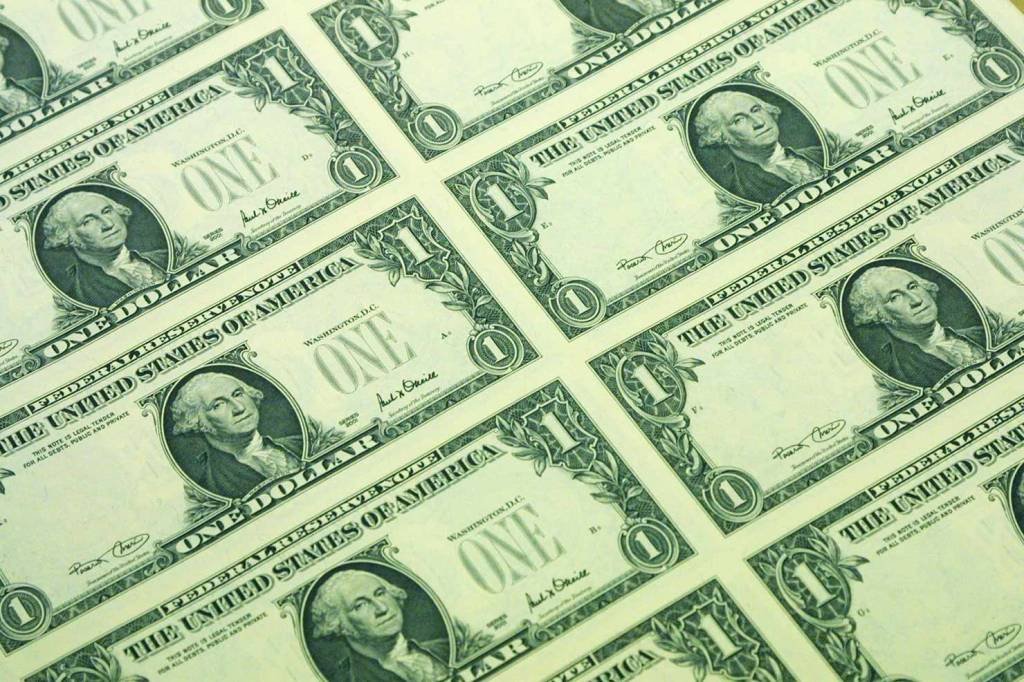 Dólar renova máxima do ano a R$3,4261