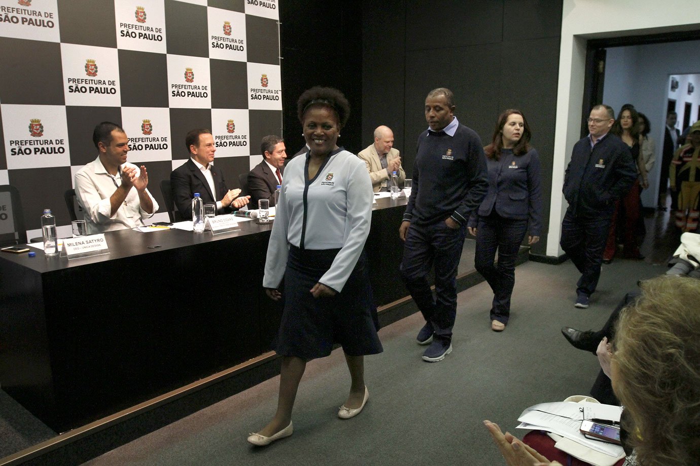 Prefeitura de SP apresenta novos uniformes de funcionários
