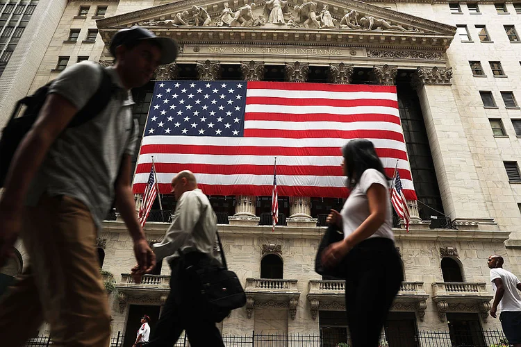 BOLSA DE NOVA YORK:  até agora, a exuberante reação dos mercados à vitória de Trump – todos os índices de ações dos EUA atingiram vários recordes – não se refletiu em &#8220;dados concretos&#8221; / Spencer Platt/Getty Images