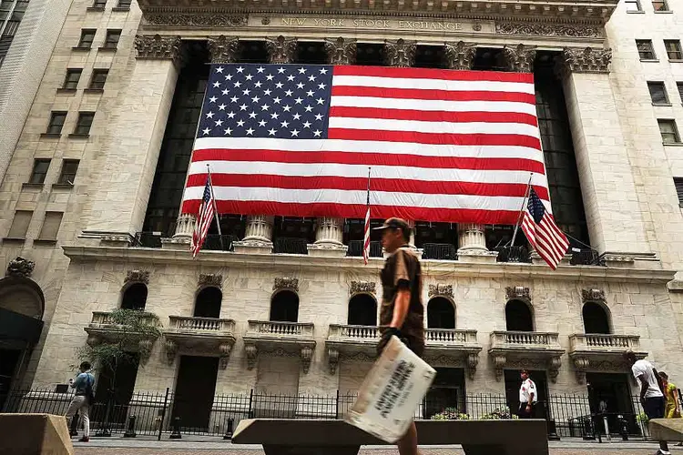 Wall Street: o fraco crescimento salarial pode dar ao Fed espaço para uma pausa, se necessário (Spencer Platt/Getty Images)