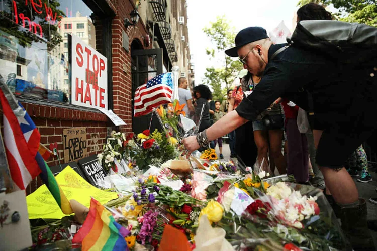 HOMENAGEM ÀS VITIMAS DE ORLANDO: preconceito e intolerância acabam &#8220;esfumaçando&#8221; oportunidades de negócios / Spencer Platt / Getty Images