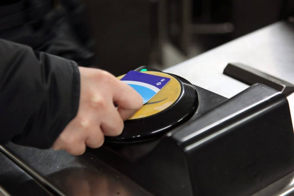 Como Mastercard integra tecnologias de pagamentos e transporte