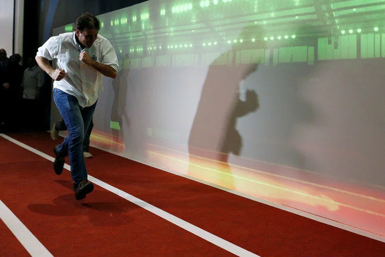 EDUARDO PAES: nesta terça o VLT começa a cobrar passagens, mais um teste para o prefeito do Rio / Buno Kelly/ Reuters
