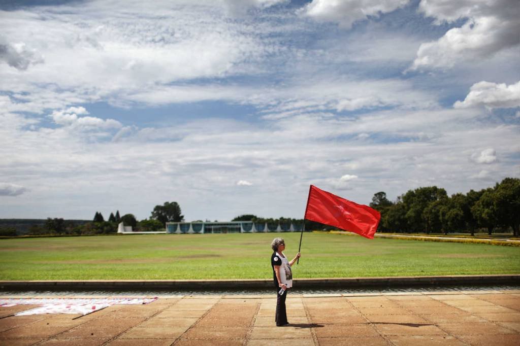 PALÁCIO DA ALVORADA: Dilma deu o tom do que deve ser a narrativa do PT até 2018: um golpe a tirou do poder e deu lugar a um governo elitista, fiscalista e contrário às políticas sociais / Mario Tama / Getty Images