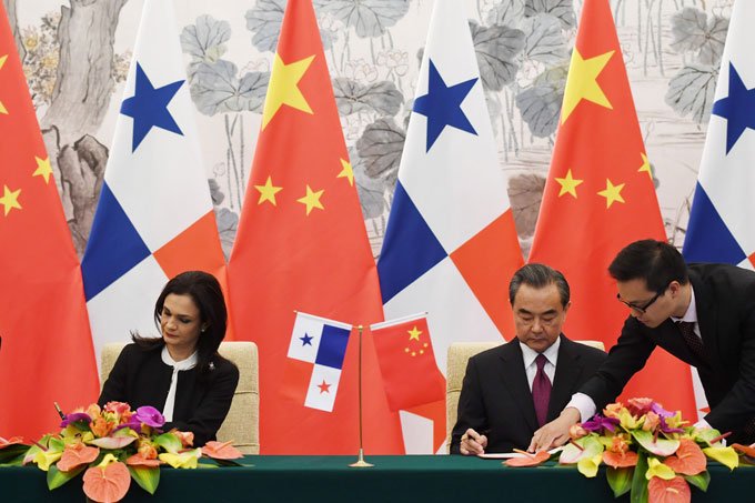 Panamá retoma relações com China e rompe com Taiwan