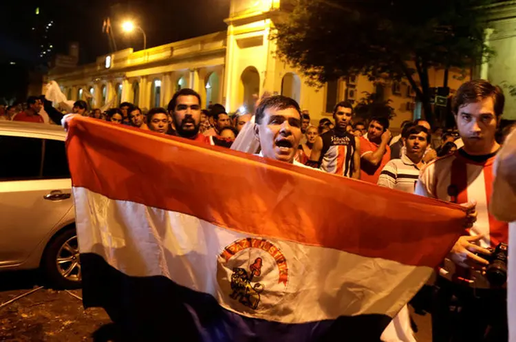 PARAGUAIOS CONTRA A REELEIÇÃO: os destinos do Paraguai e da Venezuela voltam a se cruzar no Mercosul / Jorge Adorno/ Reuters