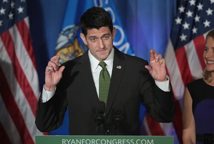 DEDOS CRUZADOS: Paul Ryan, o presidente da câmara de deputados dos Estados Unidos, inicia hoje uma jornada para um novo mandato no cargo no ano que vem / Scott Olson/Getty Images