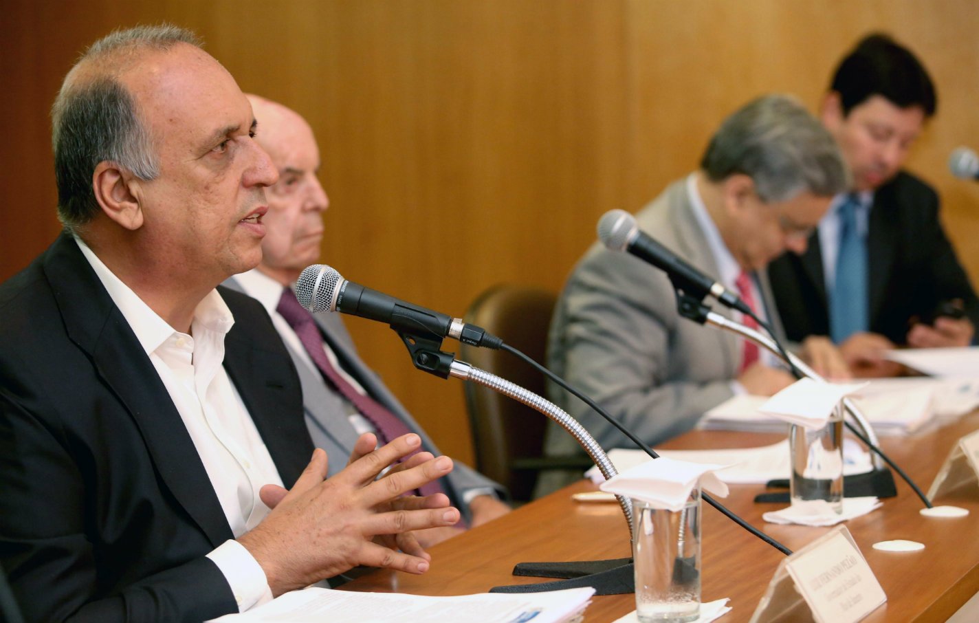 A crise é aguda, mas pressa para quê?